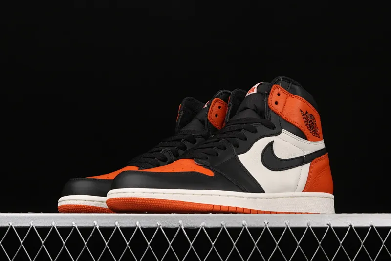 All categories Air Jordan Jordan series basketball shoes Air Jordan 1 High pure original version Air Jordan 1 Retro High OG AJ1 Joe 1 black orange white smashed backboard 555088-005